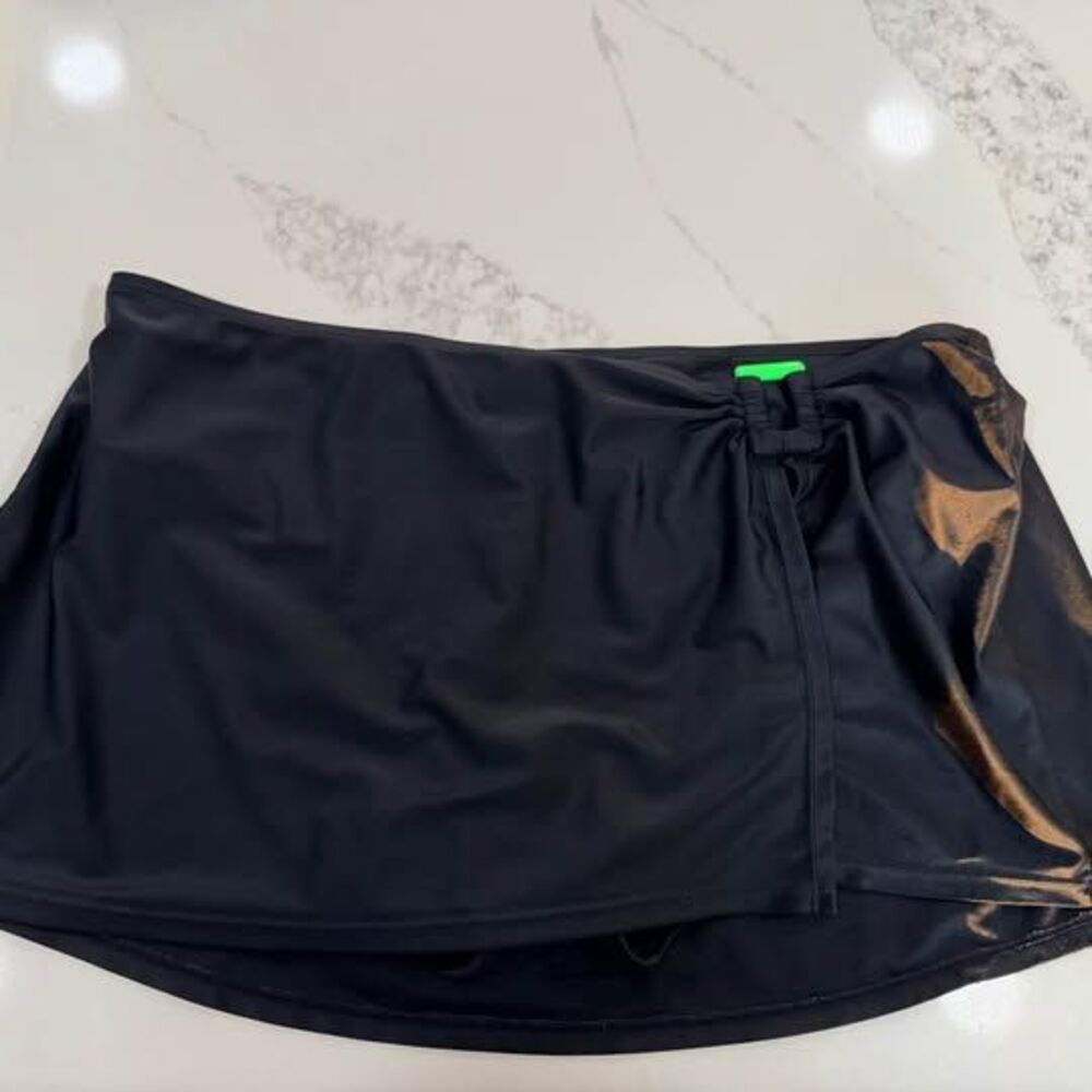 Jaclyn Smith Swim Skirt, Size 18, Black, 17”-22”Waist, 11” Length, C7385